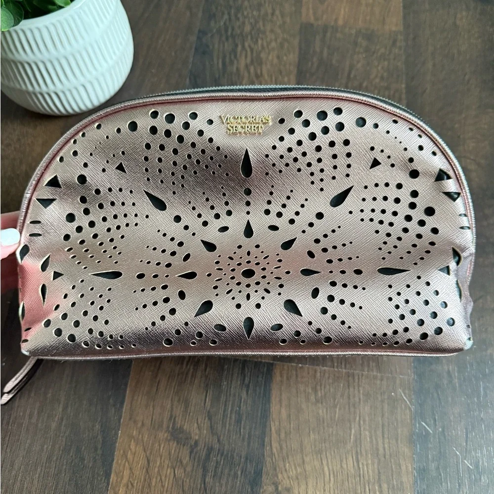 Victoria’s Secret Cosmetic Bag/Wristlet Bundle - Picture 9 of 12